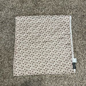 White Fox scarf a
